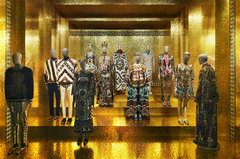 dolce gabbana cuore sacro pubblicità|Dolce&Gabbana a Palazzo Reale con la bellezza .